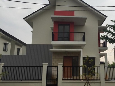 Dijual cepat rumah baru , hoek 2 lantai di cluster Taman sari Extension Harapan Indah Bekasi
