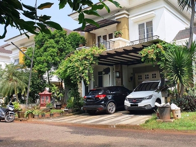 Dijual Dijual Cepat ! Rumah dengan kolam renang ,Grand Wisata, Ta