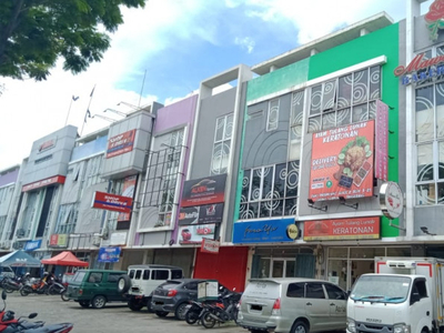 Dijual Ruko gandeng 3 (Bisa jual satuan), Lokasi strategis Jalan Boulevard dengan Harga Jual Bagus