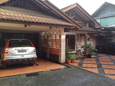 Dijual Rumah Asri Sangat Terawat Siap Huni di Mampang Prapatan