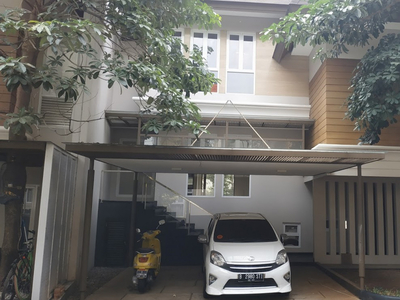 Dijual Dijual rumah bagus brand new dalam townhouse Jakarta Selat