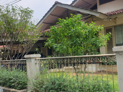 Dijual Dijual Rumah Cantik dengan Taman Di Lebak Bulus