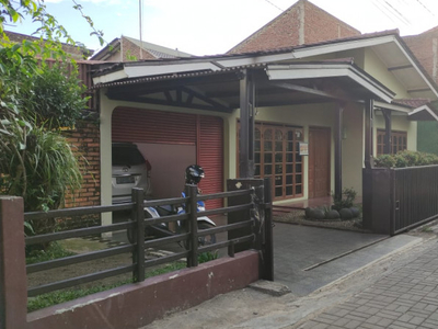 Dijual rumah furnished di Kolonel Masturi, Cimahi