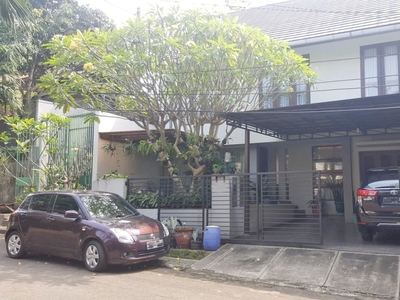 Dijual Rumah Lokasi Bagus di Bintaro Sektor 3