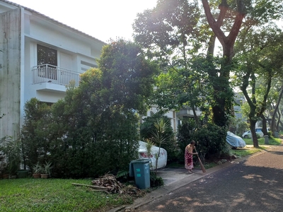 Dijual rumah siap huni di Taman Diponegoro 2 lantai,nyaman dan aman di lingkungan sekitar