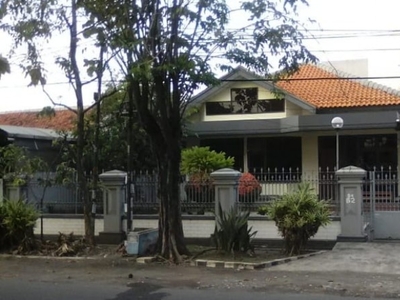 Dijual Rumah Usaha lokasi sangat strategis Jalan Raya Tenggilis Surabaya