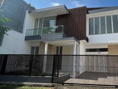 Dijual Rumah Villa Taman Gapura Citraland Surabaya- New Baru Modern - Garasi Carport 3 Mobil + PAGAR STRATEGIS dekat GWALK Citraland
