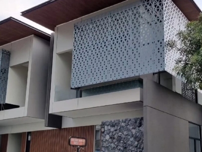 Dijual Rumah Wisata Bukit Mas Surabaya- New Baru Hook Modern Design + Taman Asri SPESIAL K.Tidur 4+1