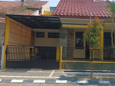 Disewa Disewakan Rumah Bagus Baru Renov Kinclong Daerah Wiyung