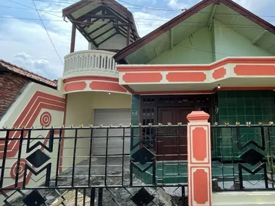 Disewa Rumah bergarasi di Cokroaminoto gg. I, Jombang Kota