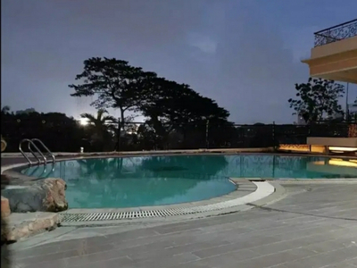 Disewakan Rumah Bukit Darmo Golf Surabaya Barat - PRIVATE Swimming Pool - GOLF view - dekat Graha Famili , Pakuwon Mall