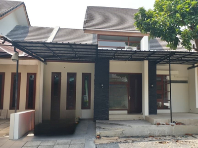 Disewakan Rumah Eastwood Citraland Surabaya Strategis dekat Pasar Modern, GWalk Citraland