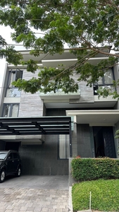 Disewakan Rumah High Premium Eastwood Citraland Split level Surabaya Barat