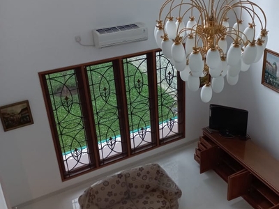 Disewakan Rumah Pakuwon Indah Villa Regency Full Furnished