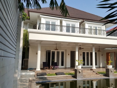 Disewa Fabulous House in Kemang