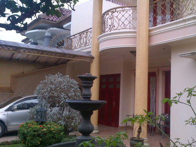 For Sale - Rumah Classic Bernuansa Asri Dalam Komplek di Cirendeu