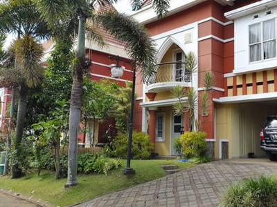 FULL FURNISHED Rumah 2 LANTAI terawat Furnished di Parahyangan RUMAH Villa