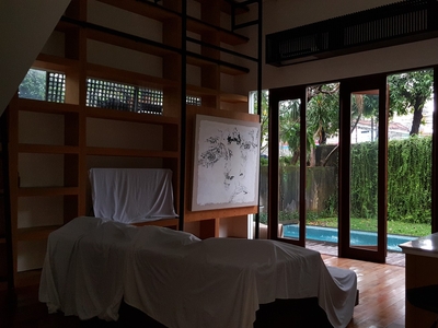 Disewa Great Townhouse with artistic ambiance in Kemang
