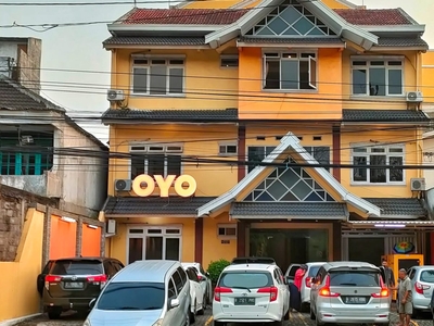 Hotel Furnish 3 Lantai Lokasi Strategis di Condong Catur