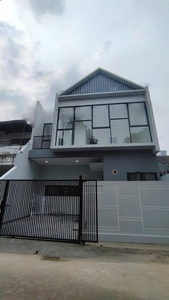 Dijual Jarang ada. Rumah modern Nusa Loka BSD harga oke.