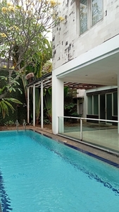 Dijual Jual cepat Rumah Furnished dan S. Pool 2 Lantai di Bintaro