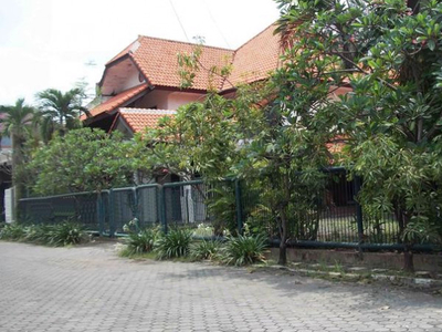 Jual Homestay/Guest House di Jemursari Selatan, Parkir Luas, 2 Lantai, Siap Huni - HY -