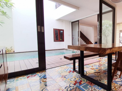 MURAH Rumah Bagus ada Kolam Renang Siap Huni di Kebayoran Residence Bintaro Sektor 7