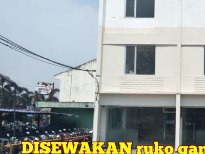 Ruko di jalur utama jalan raya bekasi, seberang Mall di Bekasi