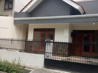 Rumah 1 Lantai baru Renov, Harga Nego di Rawamangun Jakarta Timur