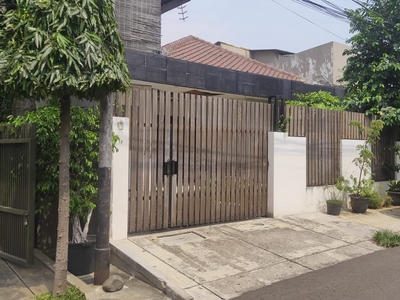 Rumah 1,5 lantai ,Lokasi Ok ,Harga Nego di Cempaka Putih Jakarta Pusat