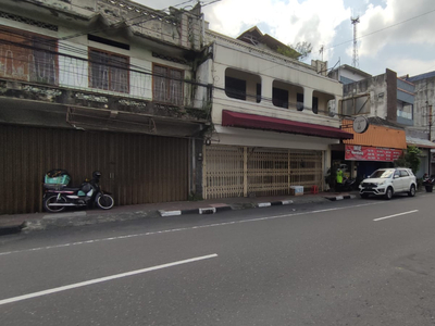 Rumah 17 Kamar Dan Toko Di Jl Bhayangkara Beberapa Meter Dari Malioboro Yogyakarta