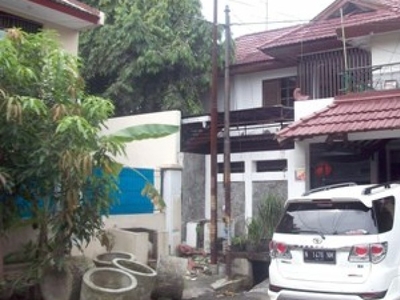 Rumah 2 Lantai, Bagus, Lingkungan Elite, Row Jalan Lebar, Bebas banjir, Siap Huni