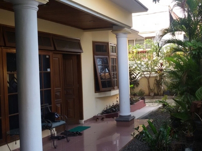 Rumah 2 lantai di Jl. Kemuning. Pejaten timur. Harga nego