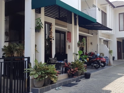 Rumah 2 lantai lokasi strategis di Bintaro.