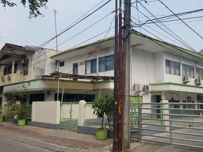 Dijual Rumah 2 lantai yg luas ,ex Sekolahan cocok untuk rumah Kos