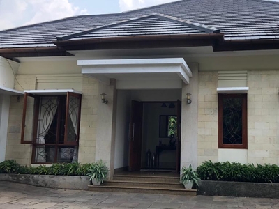 Dijual Rumah 2 LT modern,luas,elegant di Jl Kemang Timur, Mampang
