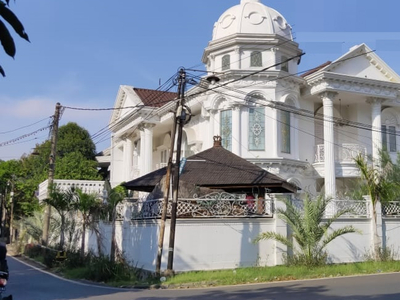 Rumah 2,5 Lantai Hoek, Fully Furnished dan Mewah di Pondok Kelapa Jakarta Timur