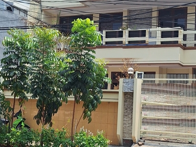 Rumah 3 lantai cocok untuk Kost an, Lokasi strategis di Jl.Muwardi Grogol