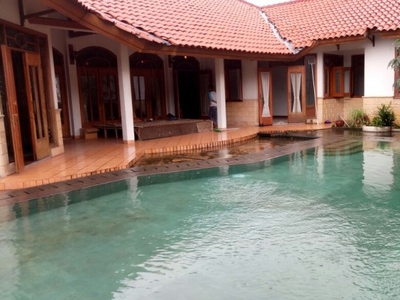 Rumah Ada Kolam Renang,siap huni di Bumi Bintaro Permai Jakarta Selatan