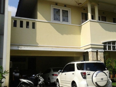 Dijual Rumah area premium Taman giri loka