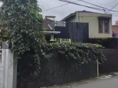 Rumah Asri dan Nyaman di Tengah Kota Bandung