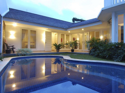 Dijual RUMAH ASRI ELEGAN WITH PRIVATE POOL AND BIG GARDEN #AW