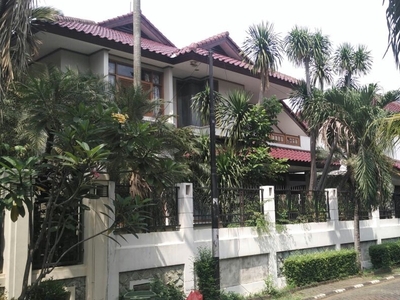 Dijual Rumah Asri Halaman Luas Di Bintaro Jaya Sektor 3.