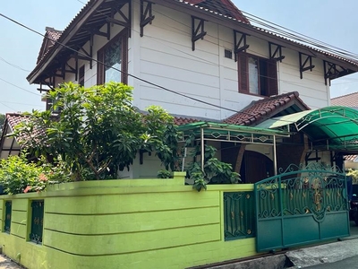 Dijual Rumah Asri siap huni 2 lantai di Jurang Mangu.