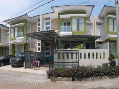 Dijual Rumah bagus, ada kolam renang, startegis di Bukit Cimanggu