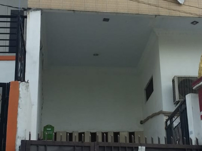 Dijual Rumah bagus dan siap huni di Jl. Raya Dongkal Cipondoh - R