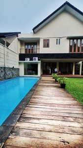 Dijual Rumah Bagus Dengan Kolam Renang Di Jl Kemang Jakarta Selat