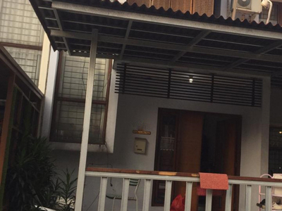 Dijual Rumah Bagus Di Emerald Town House, Bintaro Jaya Sektor 9