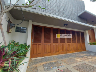 Dijual Rumah Bagus Siap Huni Design Modern Tropical Style di Ampe