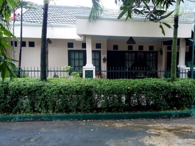 Rumah Bagus,halaman luas di Bekasi Barat